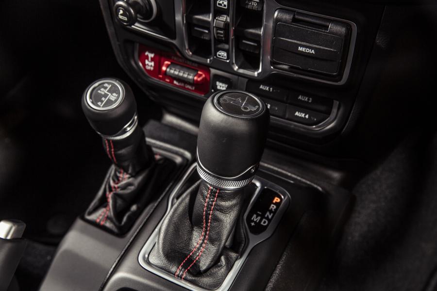 Детали интерьера Jeep Wrangler Unlimited Rubicon (JL) 2019 года  (UK) (фото 22 из 23)